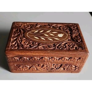 Vintage Hand Carved Wood Box White Leaf Inlay On Top Trinket Jewelry India