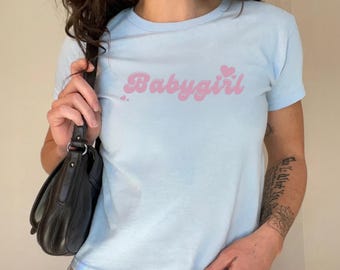 Top corto para bebé niña, camiseta Y2K para bebé mujer, camiseta corta sin mangas "Girls Will Be Girls"