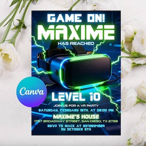 Pode incluir: Um convite digital com tema VR. O texto diz "GAME ON! MAXIME HAS REACHED LEVEL 10". Um headset VR é apresentado com detalhes em néon verde e azul. O convite inclui detalhes da festa e um logotipo Canva.
