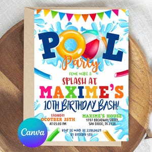 Könnte beinhalten: Einladung zur Poolparty mit farbenfrohem Design. Die Einladung enthält die Worte "Pool Party" mit einem gelben aufblasbaren Ring und einem Strandball. Der Text "Come make a splash at Maxime's 10th Birthday Bash!" ist ebenfalls enthalten.