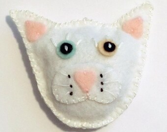 Catnip Toys, No Fur Cat Toys, Cute Cat Toys, Felt Cat Toys, Cat Toss Toys, Cat Heads, White Cats, Heterochromia, Khao Manee, ODD-EYED CAT