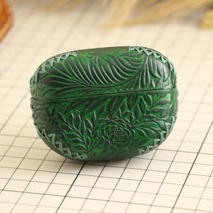 Estuche de cuero genuino Bose Ultra Open con múltiples opciones de color para audífonos inalámbricos Bluetooth.