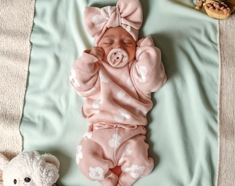 Pink Daisy Baby Outfit Set | Cotton Knit Baby Girl Clothes | Floral Sweater & Pants Set | Soft Infant Outfit for Spring