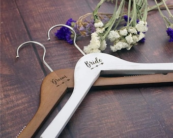 2-pack Wedding Custom Hanger for Bride and Groom Bridal Wedding Gift Wood Dress Hangers Wedding Day Decoration bride name hanger To Be Gift