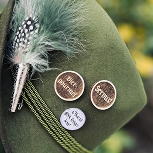 Trachten Anstecker aus Holz, Pins, Broschen, Wiesn Anstecker für Dirndl, Hüte, Caps, Westen, Oktoberfest Accessoire