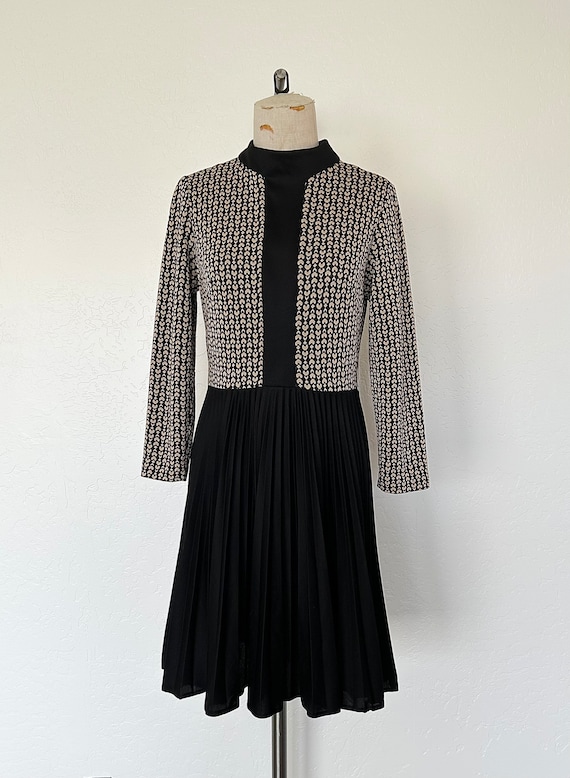 1970’s Vintage Mod Dress Black & Beige Polyester … - image 2