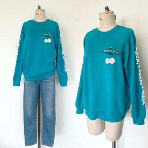 80’s Chevy Classic Car Sweatshirt Vintage Turquoise Raglan Sleeve Pullover Car Club Dice Sweater - M/L