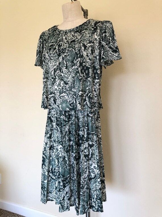Vintage 1970's dress FOREST GREEN FLORAL pleated … - image 4
