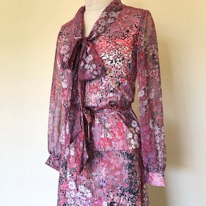 Vintage 1970s retro dress set PINK FLORAL matching two-piece ascot top and skirt S/M image 4