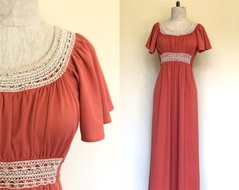 vintage 1970 boho robe CORAL CROCHET Grecian style maxi - S