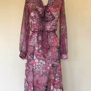 Vintage 1970s retro dress set PINK FLORAL matching two-piece ascot top and skirt S/M image 2