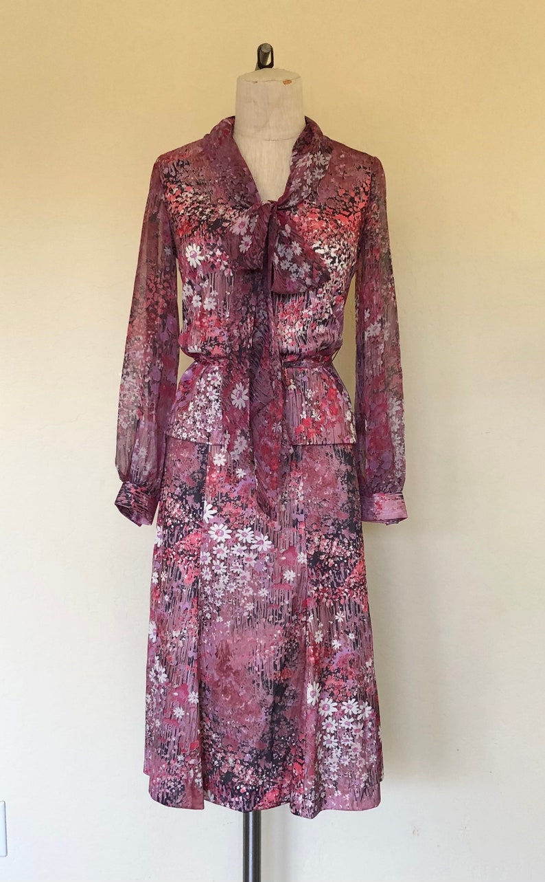Vintage 1970s retro dress set PINK FLORAL matching two-piece ascot top and skirt S/M image 2