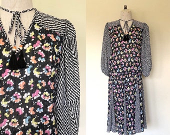 Vestido vintage dos anos 80 Diane Freis Georgette MIXED PRINT floral e listrado de diamantes manga três quartos - M/L