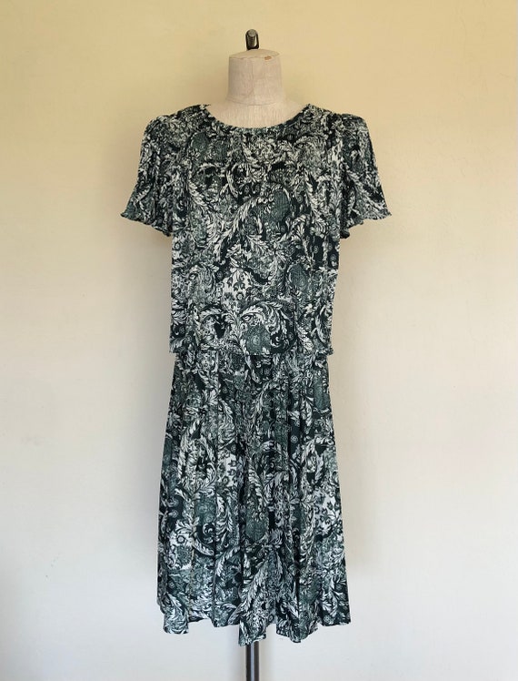 Vintage 1970's dress FOREST GREEN FLORAL pleated … - image 2