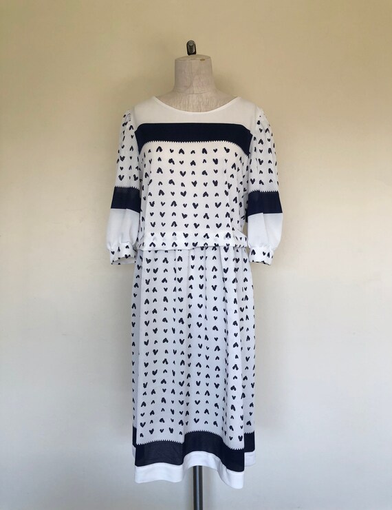 Vintage 1980's dress white & navy HEARTS PRINT sh… - image 2