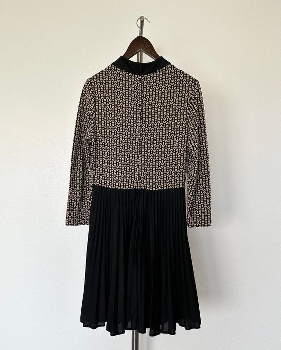 1970’s Vintage Mod Dress Black & Beige Polyester … - image 9