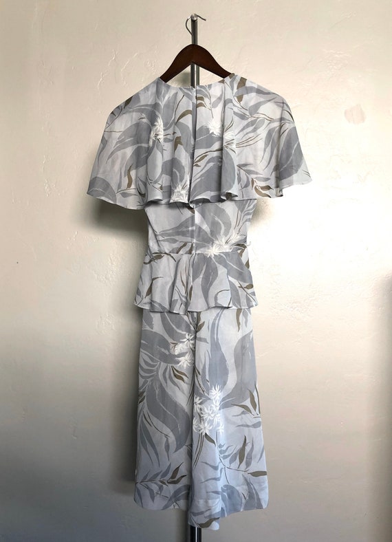 Vintage 1980’s dress GRAY FLORAL flutter sleeve p… - image 7