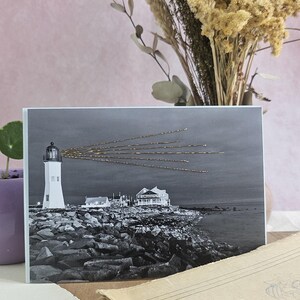 Carte postale brodée à la main – photo vintage de San Sebastián ou du Cher – pièce unique textile & souvenir sensible