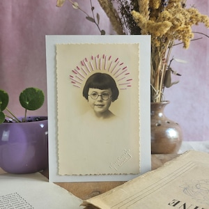 Portraits d’enfance brodés à la main – Photos anciennes et cartes postales vintage