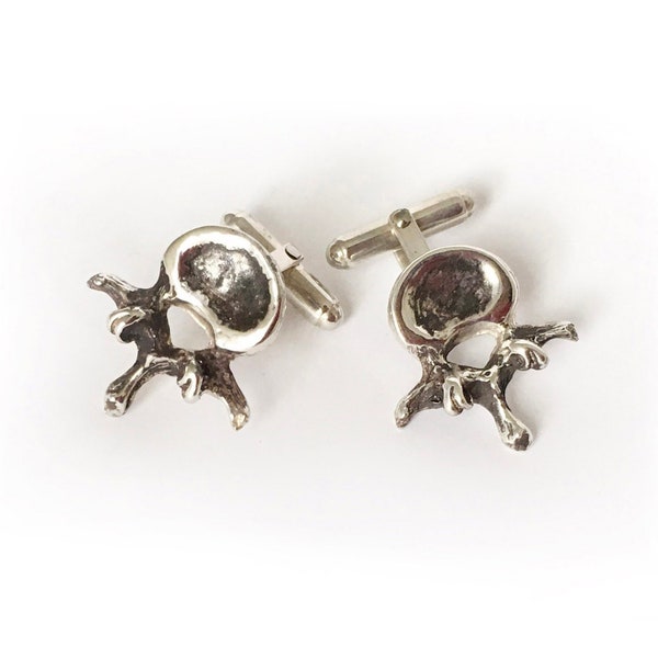 Vertebra cufflinks - a little bit goth, a little bit geek. Detailed, accurate, stunning!