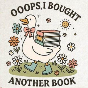 Puede incluir: Ilustración de un ganso blanco con lazo rosa y botas azules, llevando libros. El texto dice "OOOPS, I BOUGHT ANOTHER BOOK", con un sol sonriente y flores.