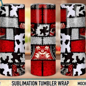Op de afbeelding: Drie 20 oz rechte sublimatie tumbler wraps. Het ontwerp is een patchwork van rood, wit, zwart en zilveren glitter. Het patroon bevat koeienprint, paisley en geometrische vormen. De tekst "SUBMLIMATION TUMBLER WRAP" is zichtbaar.