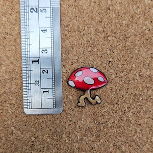 MOTHER/EarthBound Ramblin' Evil Mushroom pin/magnet