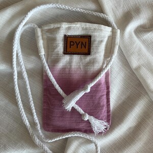 Borsa a tracolla in cotone fatta a mano per iPhone – Borsa per telefono in tessuto tinto minimalista – Tracolla regolabile – Borsa a tracolla leggera di PYN