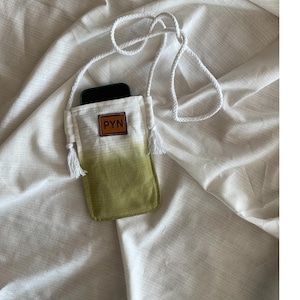 Borsa a tracolla in cotone fatta a mano per iPhone – Borsa per telefono in tessuto tinto minimalista – Tracolla regolabile – Borsa a tracolla leggera di PYN