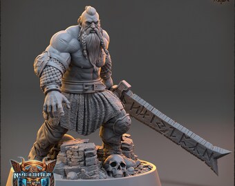 Pode incluir: Miniatura cinzenta detalhada de um guerreiro musculoso com uma longa barba e uma grande espada. A figura está pousada numa base rochosa com uma caveira, e a base tem o texto "Nortmen of the Howling Glacier". O logótipo Daybreak Miniatures está no canto superior direito.