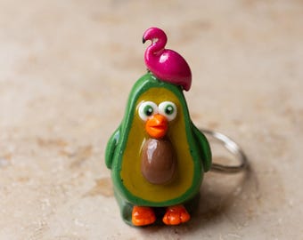 Avokadopingvinnyckelring – Handgjord av polymerlera | 10 varianter med roliga motiv (t.ex. anka, glass, godis)