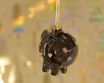 Adventskalender med 24 handgjorda julgransprydnader – polymerlera-ornament | Handgjord presentask