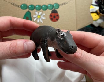 Flodhäst/Flodhästfigur – Polymerlera, Handgjord – Vilda djur-kollektion – Miniatyrdekor, OOAK – Present till djurälskare