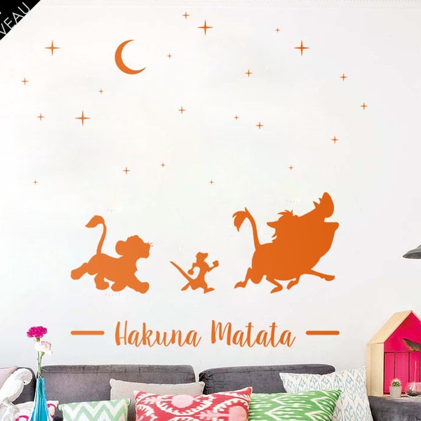 Sticker Roi Lion. Hakuna Matata sticker mural. Pumbaa Timon et Simba marchant le soir. Décor cinéma Disney