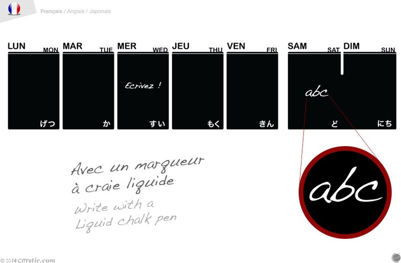 May include: A black and white weekly calendar with the days of the week labeled in French, English, and Japanese. The days of the week are also labeled in Japanese characters. The word "Ecrivez!" is written in black on a white background in the Wednesday box. The word "abc" is written in white on a black background in the Saturday box. The word "abc" is also written in white on a black background in a red circle.