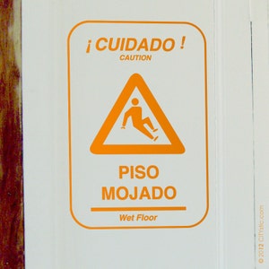 GRÁFICO: Precaución Piso mojado, Cuidado Piso mojado. Letrero amarillo de limpieza y lavado - CALCOMANÍA DE PARED