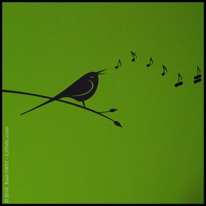 Peut inclure: Une silhouette noire d'un oiseau chantant sur une branche avec des notes de musique flottant au-dessus, le tout sur un fond vert.