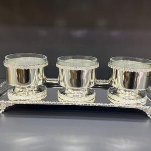 Handgefertigtes 7-teiliges silbernes Marmeladen- oder Süßigkeitenteller-Set aus Messing und Glas für kleine Leckereien - handgefertigte florale Details - luxuriöses Geschenk für zu Hause oder im Büro