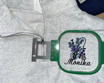 Sudadera de enfermera con cremallera de un cuarto y nombre personalizado, bordado floral de estetoscopio, regalo personalizado para profesionales de la salud.
