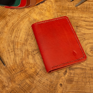 Porta carte di credito fatto a mano in pelle pieno fiore conciata al vegetale / Porta carte sottile con più scomparti per carte / Regalo personalizzato per lui / Marrone ruggine
