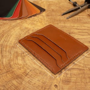 Handgemaakte volnerf plantaardig gelooide leren kaarthouder | Minimalistische slanke portemonnee voor pasjes | Ontwerp met voorvak | Geelbruin/lichtbruin