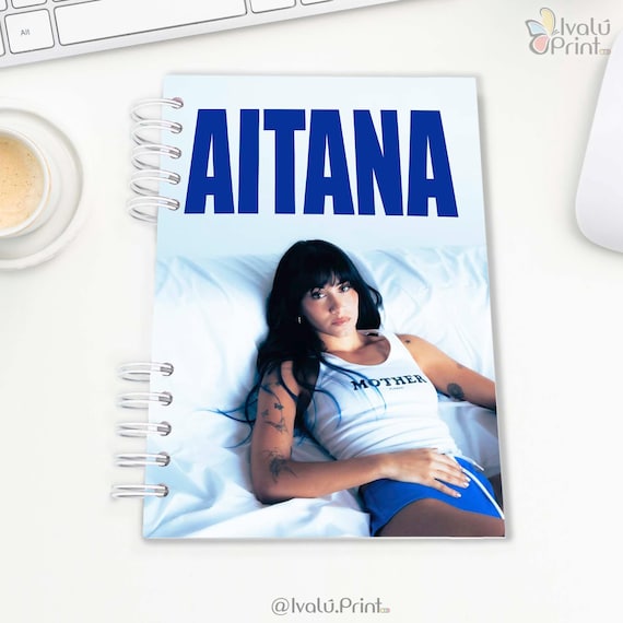 Aitana, Agenda Cuarto Azul, Cuaderno Libreta hecho a mano de la cantante Aitana Ocaña, Tamaño A5, Tapa dura, hojas 90grs, Planificador