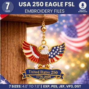 Pode incluir: Um desenho de arquivo de bordado em forma de águia dourada com detalhes em vermelho, branco e azul, e o texto "United States 250 1776-2026". O desenho está disponível em 7 tamanhos, de 10,16 a 17,78 cm.
