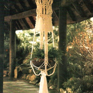 Macrame Elegance ll 32 pages instructions for vintage Macrame, 1970's