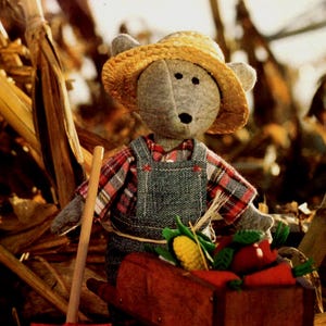Mouse Sewing Pattern-10 inches tall-toy, Harvest decorative accent-vintage pattern-soft toy
