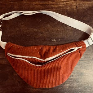 Banane en velours côtelé rouille – Fait main avec amour – Tissu pailleté – Accessoire tendance & unique