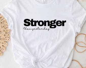 koszula spruch Silniejsza niż wczoraj, zdrowie psychiczne, selbstliebe geschenk, geschenk idee, freundin geschenke, t-shirt mit spruch,