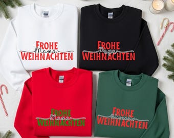 Pode incluir: Quatro camisolas de gola redonda em branco, preto, vermelho e verde. Cada camisola tem a frase alemã "Frohe Weihnachten" em vermelho, com um nome por cima. Roupa festiva.