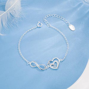 Neues versilbertes einfaches Zirkon herzförmiges Armband mit 8 Wörtern