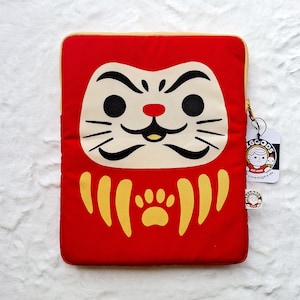 Daruma Katze Puffy iPad Tasche - Tablet Tasche - iPad Tasche - Tablet Tasche - Original Art - Japanisches Essen - Kawaii Kunst